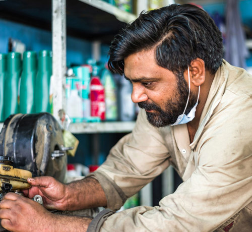 Financial Benefits of Hiring International Diesel Mechanics